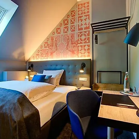 Yors Boutique 3*
